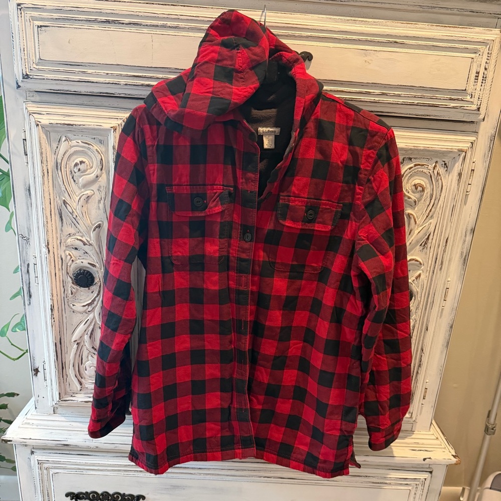 L.L. Bean Red and Black Buffalo Plaid Flannel Jacket with Hood and fleece inside